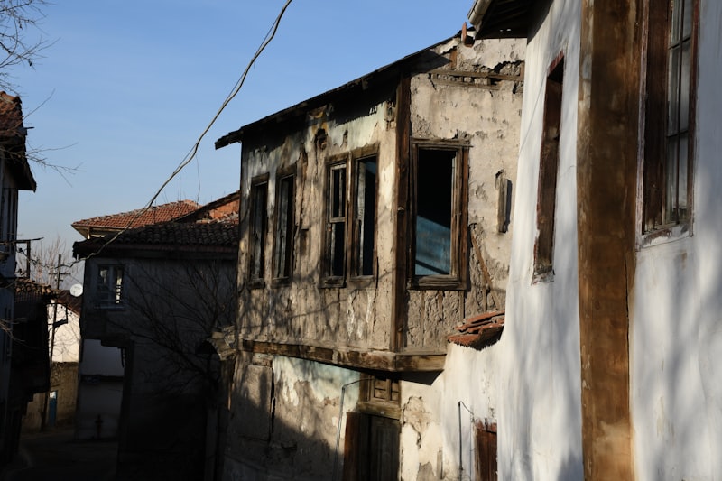 Kale kancalı Kilitli Kapı
